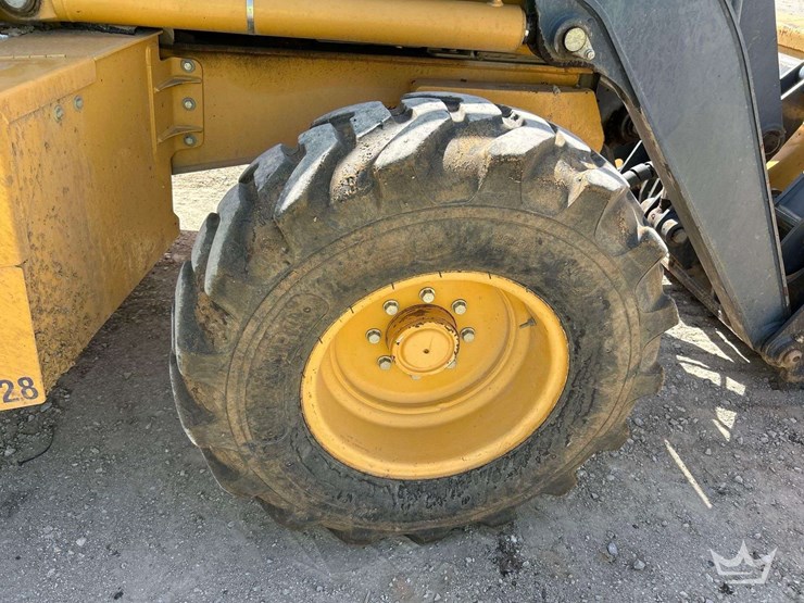 deere-410l-image-40