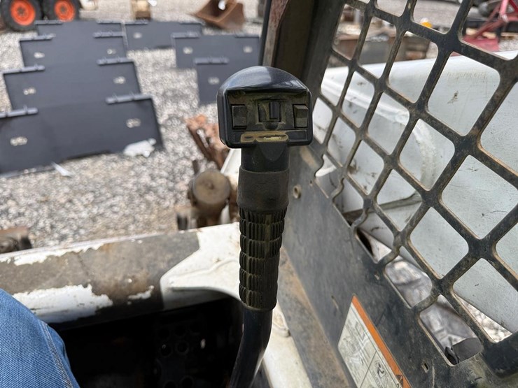 2005-bobcat-s250-image-19
