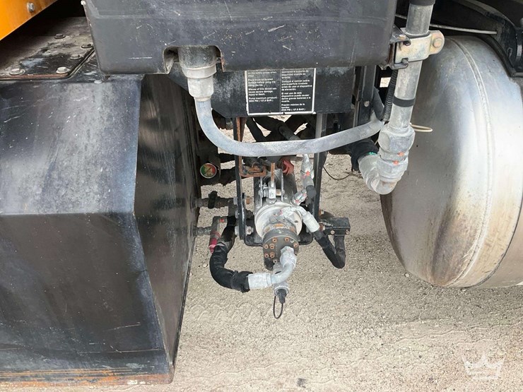 2019-peterbilt-520-image-23