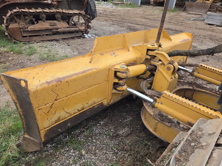 2004-deere-650h-xlt-image-11