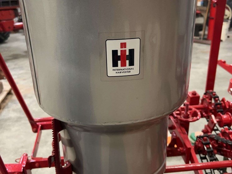 international-harvester-c251-two-row-fast-hitch-planter-image-20