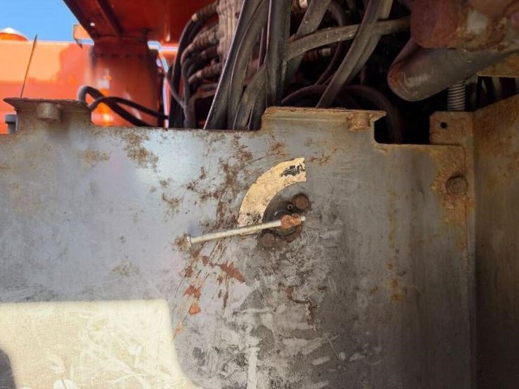 2014-hitachi-zx220w-3-image-34