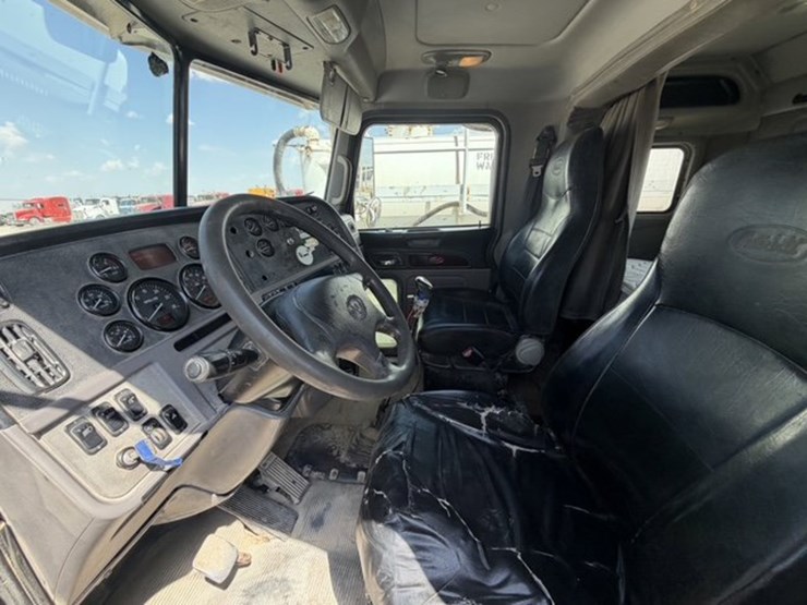2013-peterbilt-367-image-12