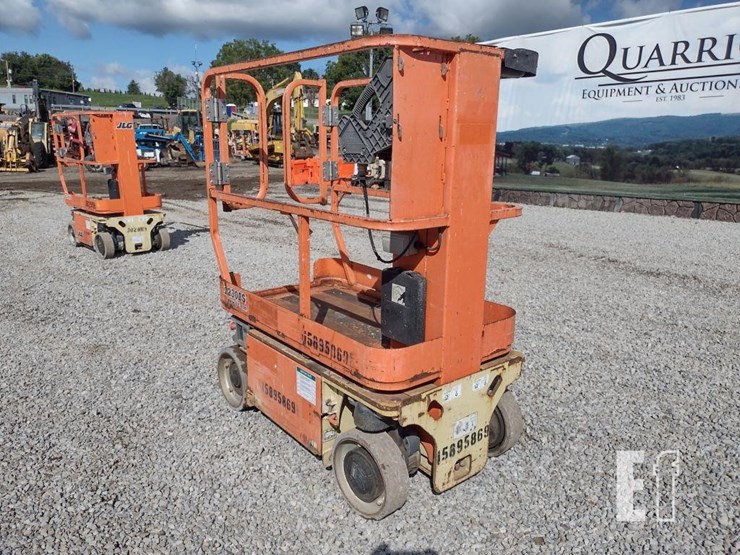 2011-jlg-1230es-image-28
