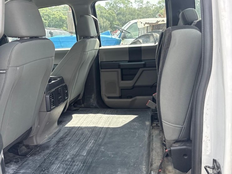 2020-ford-f150-image-8