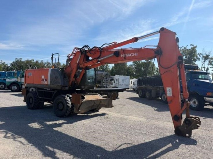 2014-hitachi-zx220w-3-image-6