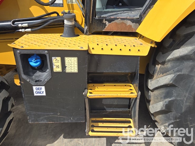 2019-caterpillar-420f2-image-41