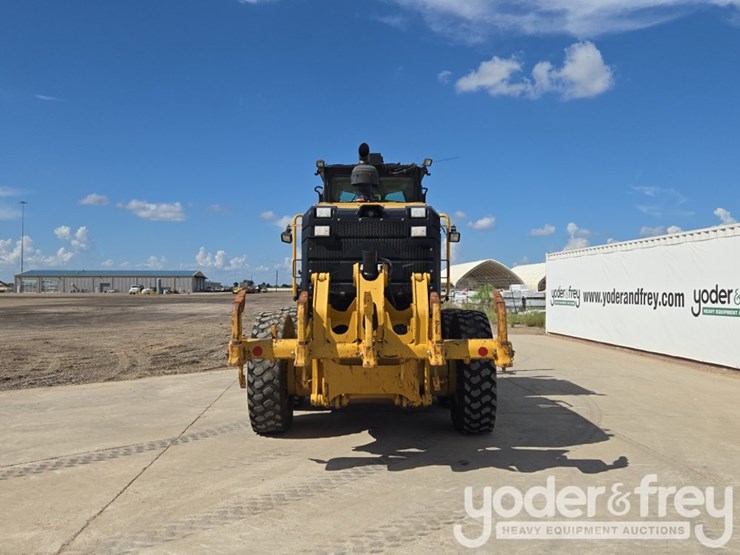 2015-caterpillar-140m3-awd-image-4