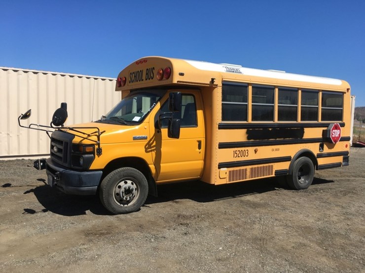 2015-ford-e450-image-1