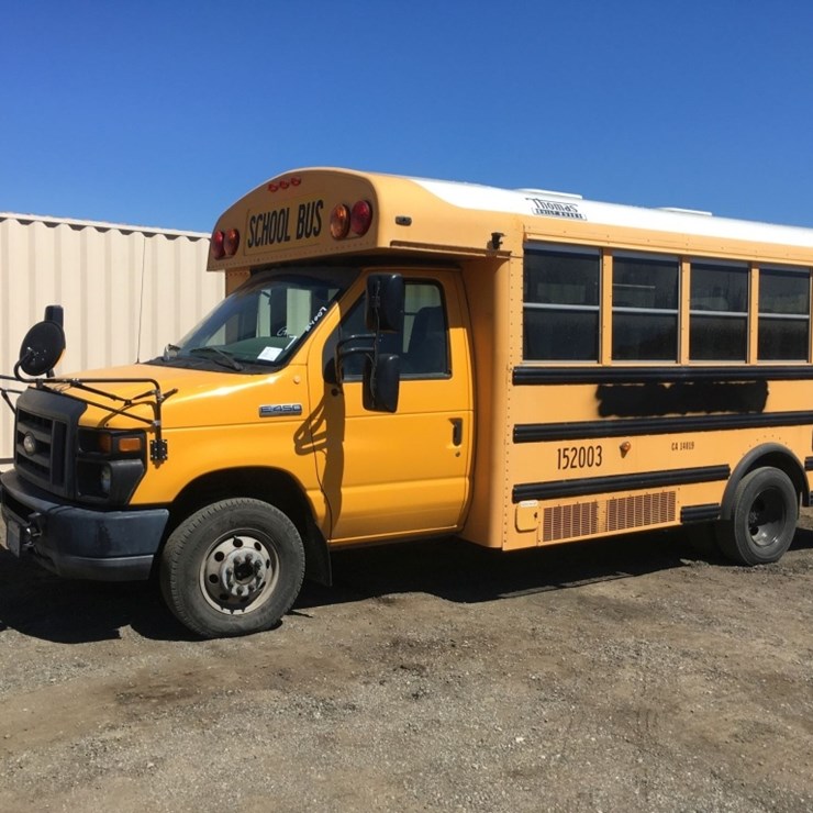 2015 FORD E450