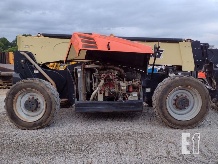 2017-jlg-1055-image-25