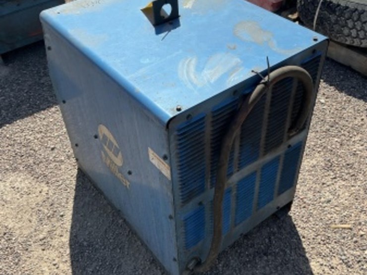 miller-deltaweld-300-dc-welding-source-image-2