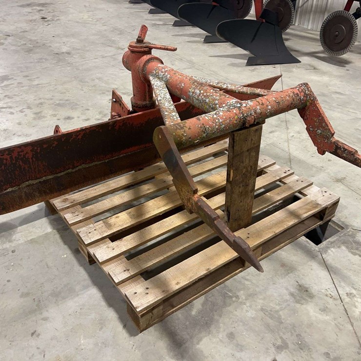 International Harvester Fast-Hitch 6’ Blade