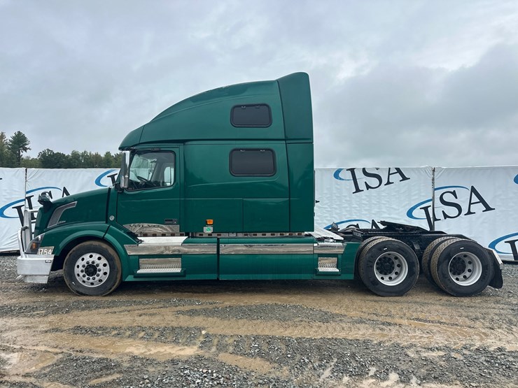 #61464-•-2007-volvo-vnl-sleeper-cab-truck-tractor-image-2