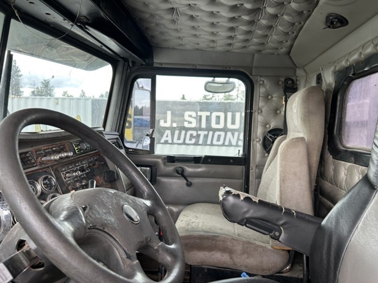 2006-kenworth-w900-image-13