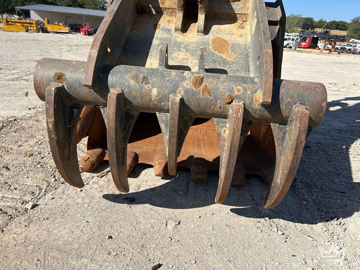 2017-komatsu-pc490lc-11-hydraulic-excavator-image-28