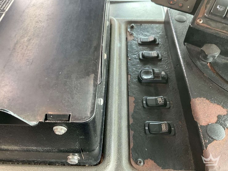 2019-peterbilt-520-image-12