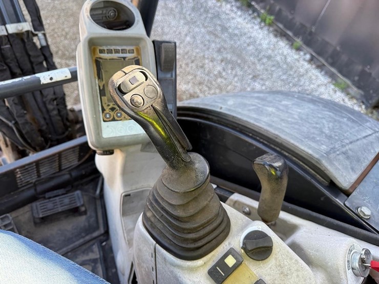 2016-deere-35g-image-22