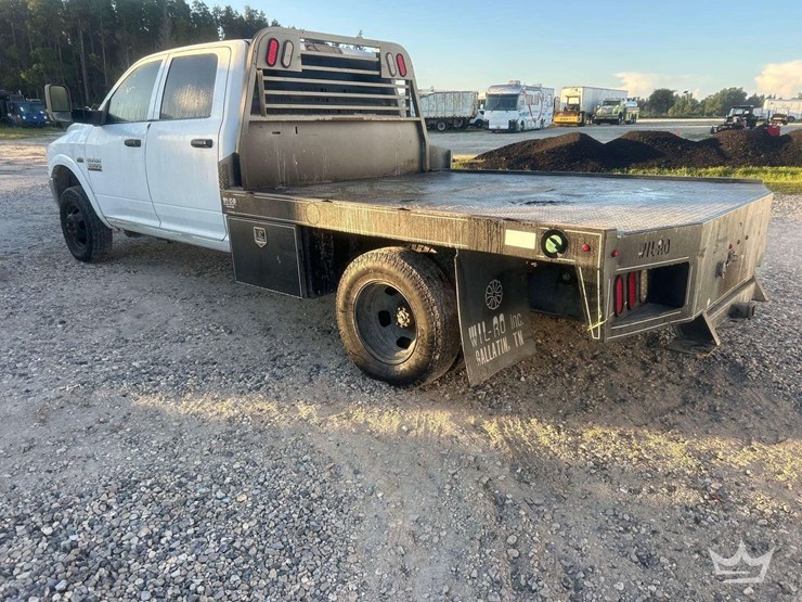 2017-dodge-3500-image-4