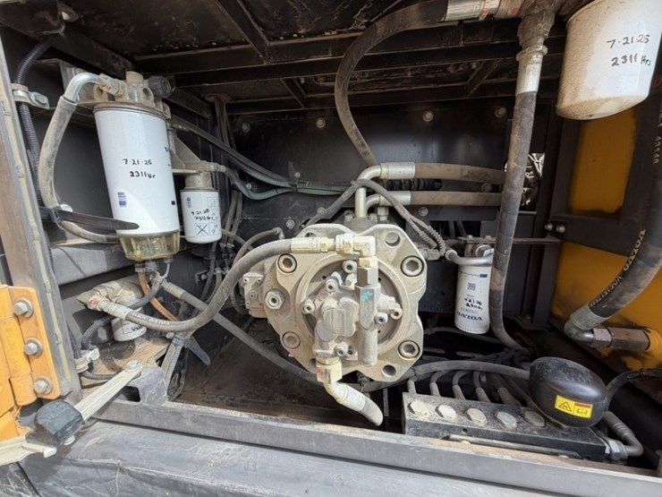 2020-volvo-ec300el-image-32