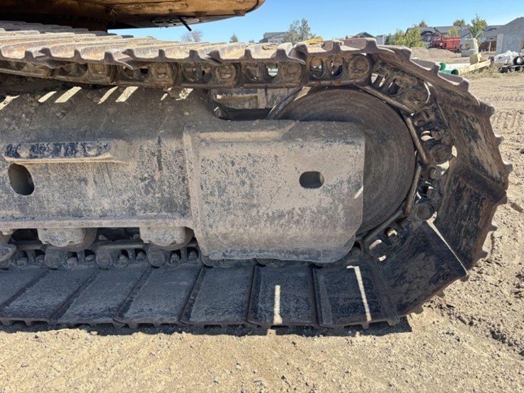 komatsu-pc228us-lc-3e0-image-12