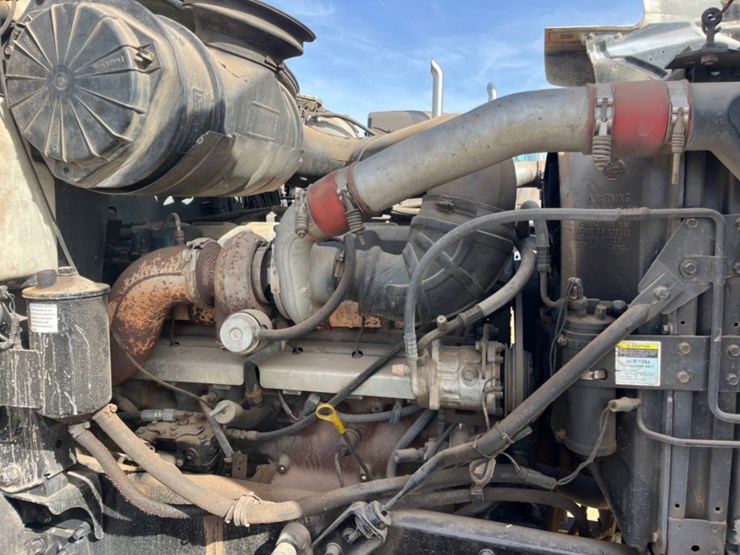 2002-mack-ch613-image-10