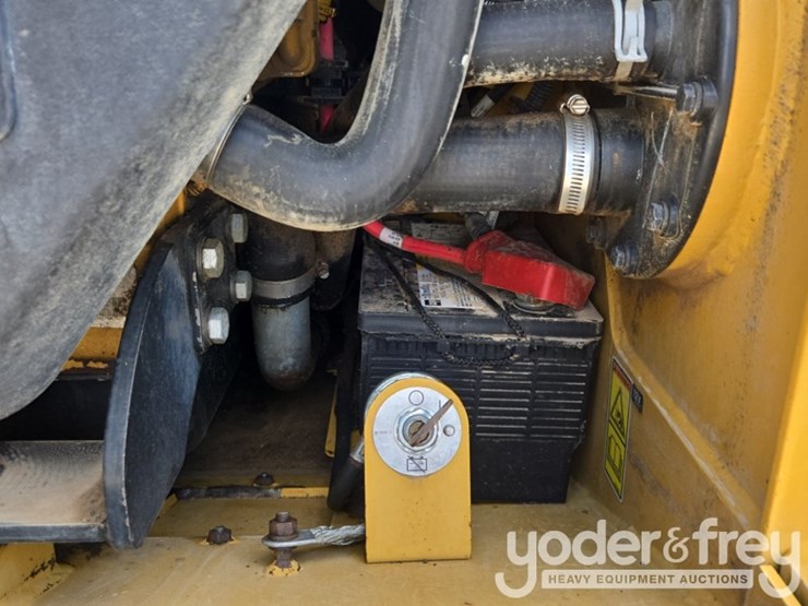 2019-caterpillar-226d-image-30