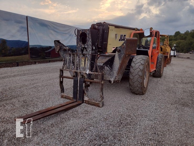 2017-jlg-1055-image-35