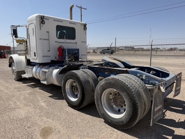 2013-peterbilt-367-image-9