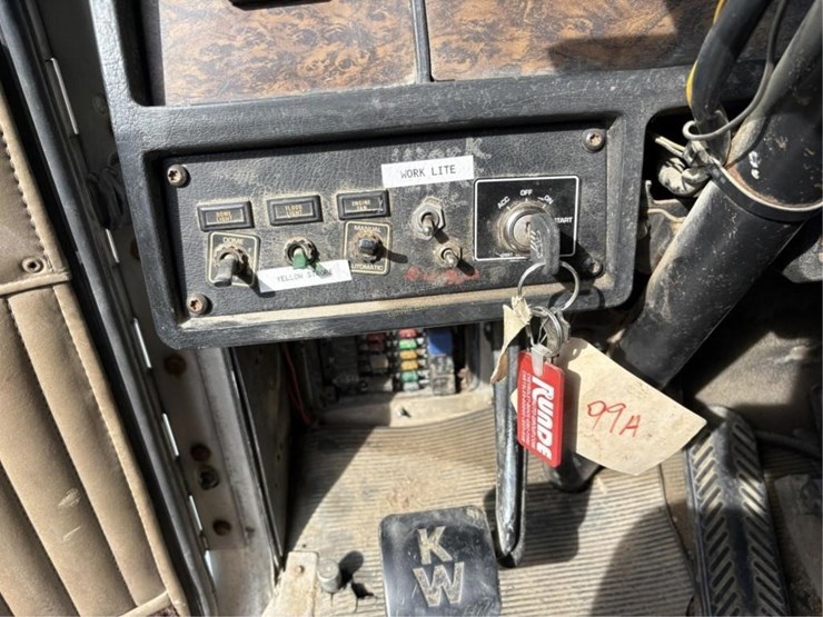 1998-kenworth-t800-image-16