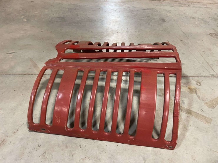 (2)-grilles-and-nose-pieces-for-a-300-or-350-farmall-tractors-image-12