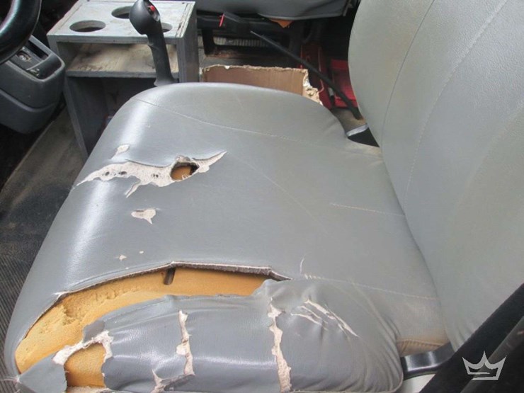 2004-henderson-1100-image-16