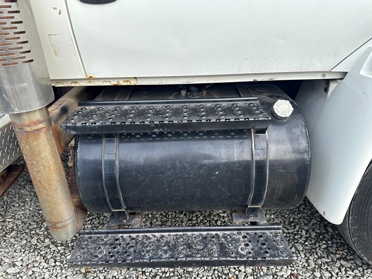 2008-international-durastar-4300-image-35