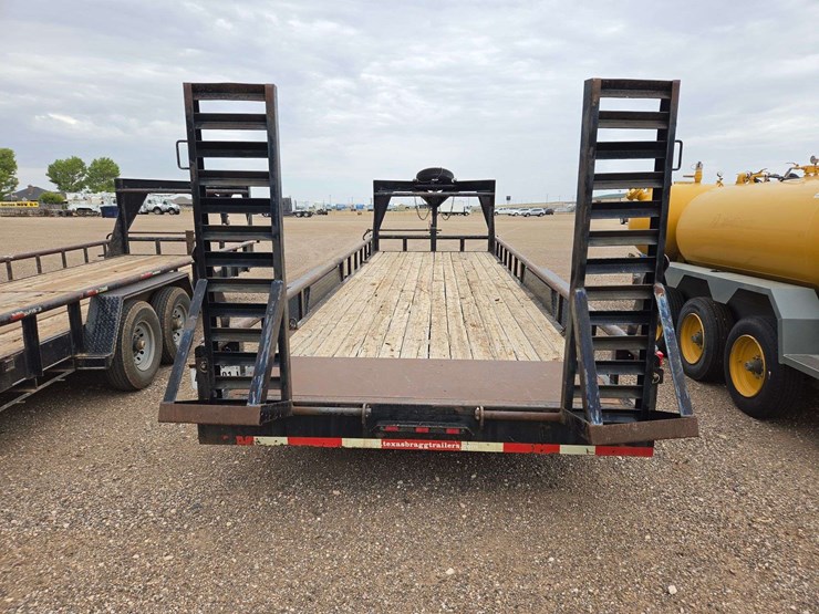 2014-texas-bragg-trailer-image-12