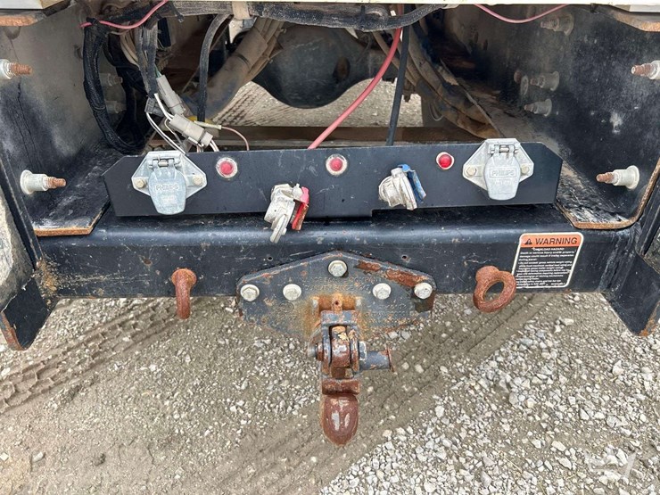 2018-freightliner-m2-106-image-24