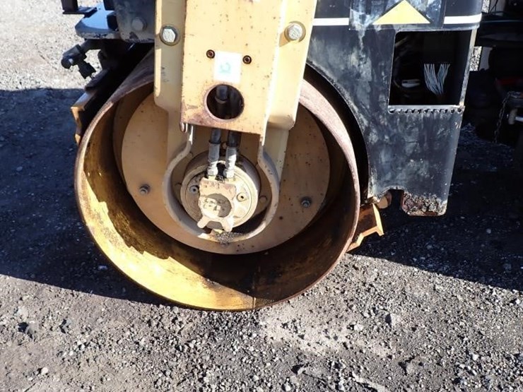 2002-caterpillar-cb-224d-image-8