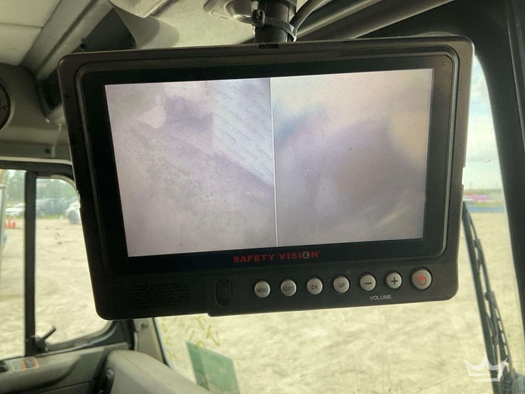 2019-peterbilt-520-image-14