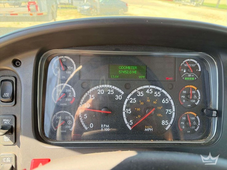 2018-freightliner-m2-106-image-2
