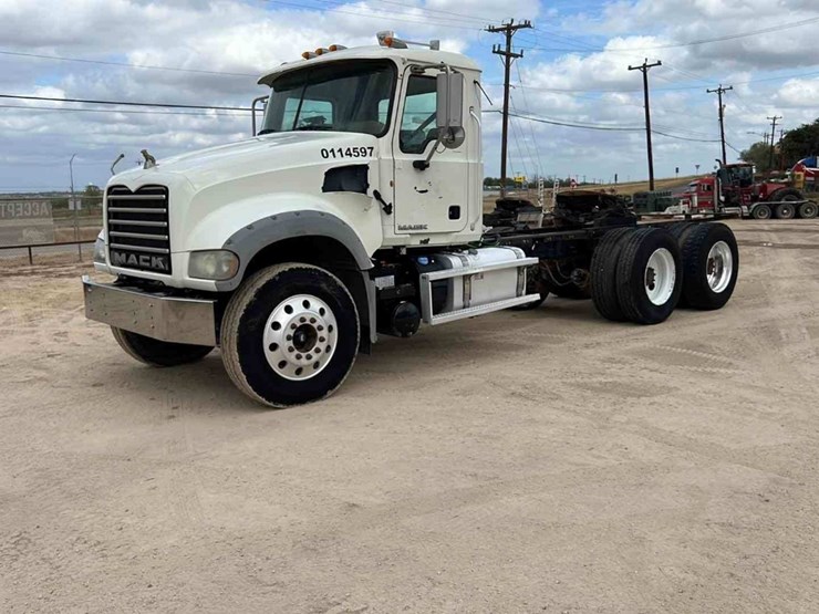 2012-mack-gu713-image-1