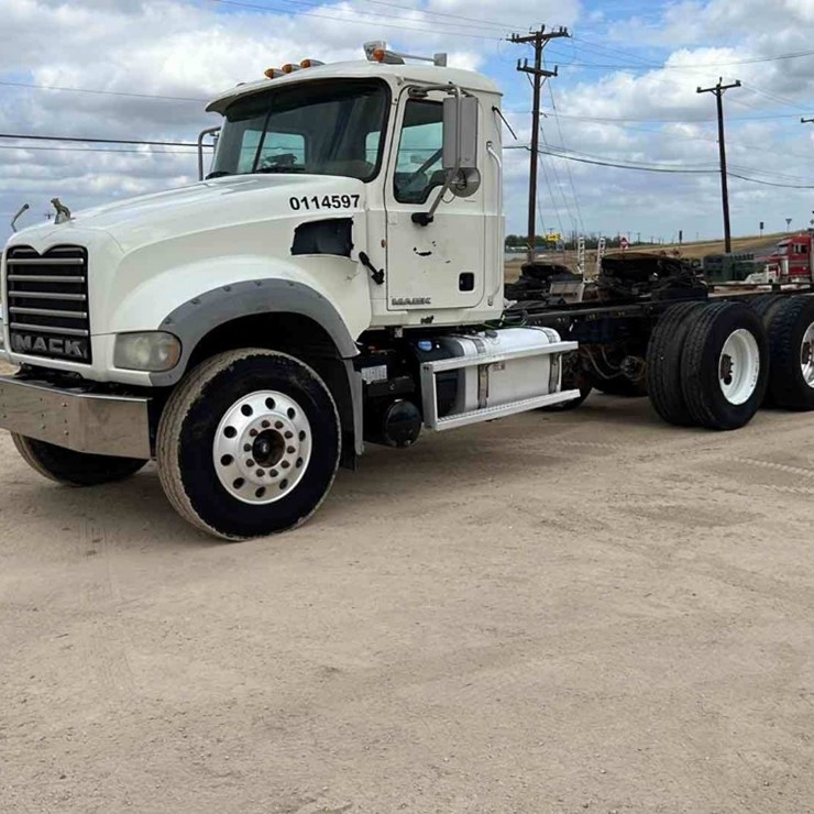 2012 MACK GU713