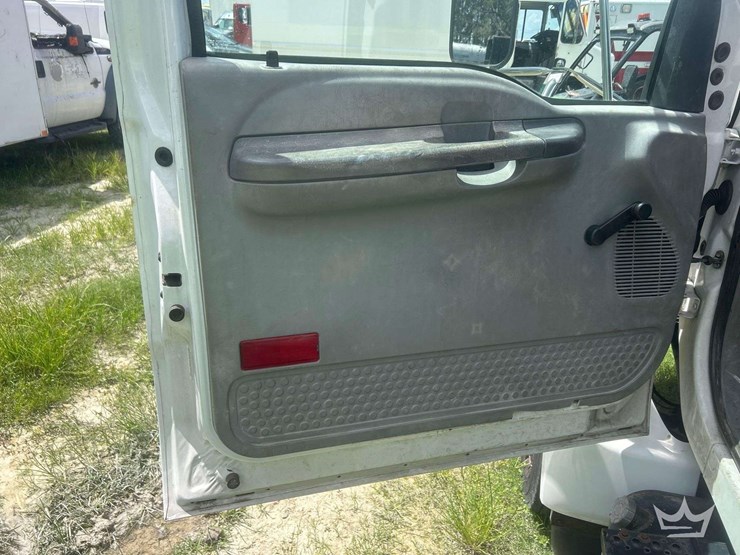 2016-ford-f650-image-13