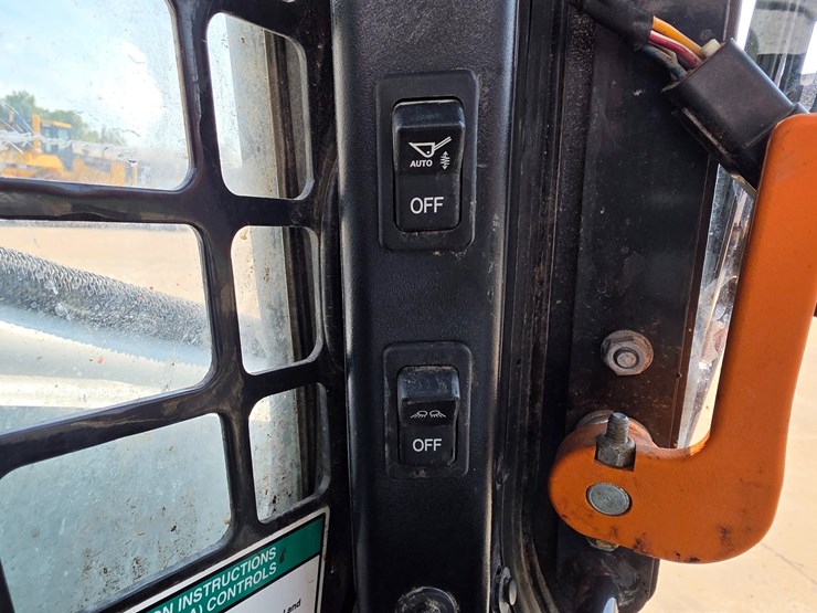 2022-bobcat-t770-image-39