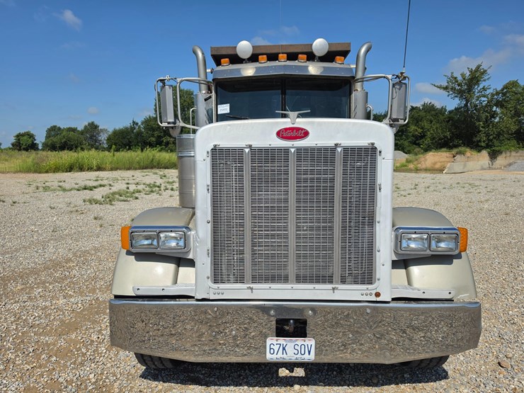 2005-peterbilt-379-image-13