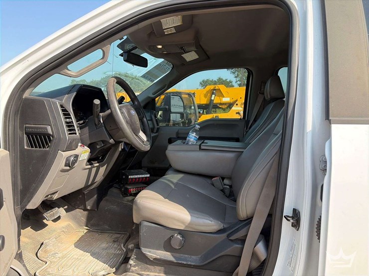 2017-ford-f550-image-23