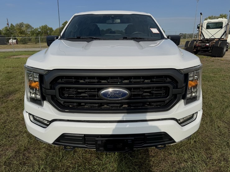 2022-ford-f150-xlt-image-2