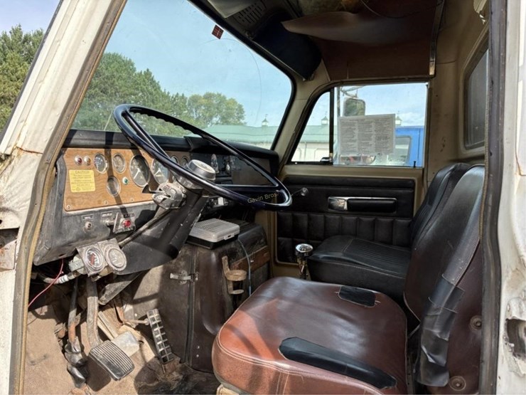 1977-international-fleetstar-2050a-image-5