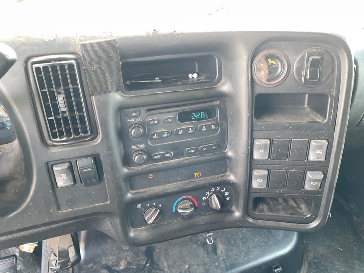 #1460-•-2008-chevrolet-c4500-chipper-truck-(has-mn-title)-image-32