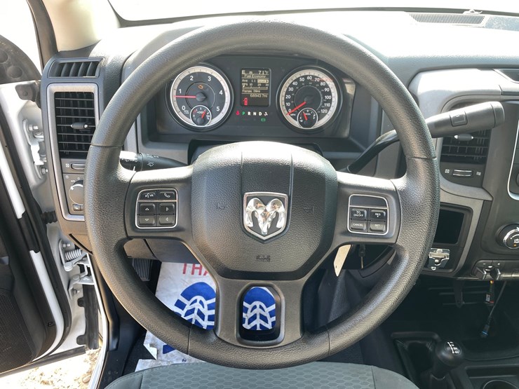 #1485-•-2016-ram-5500-flatbed-truck-(has-mn-salvage-title)-image-21