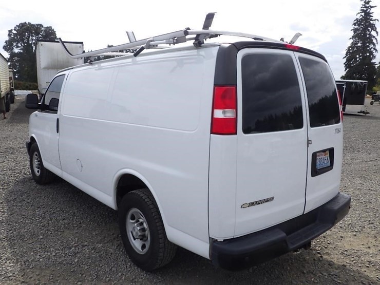 2017-utility-van-image-3