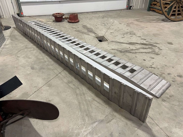 (2)-14’-aluminum-ramps-image-2